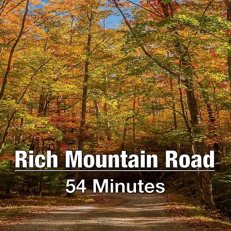 New Luxury Cabin With Stunning Mountainviews,Hottub, Firepit, Fireplace,2 Kingbeds, 2 Covereddecks,Bbqgrill, Shuffleboard And Pool Access سيفيرفيل المظهر الخارجي الصورة