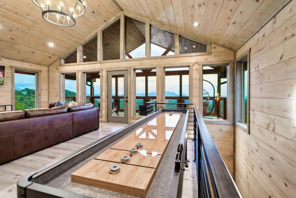 New Luxury Cabin With Stunning Mountainviews,Hottub, Firepit, Fireplace,2 Kingbeds, 2 Covereddecks,Bbqgrill, Shuffleboard And Pool Access سيفيرفيل المظهر الخارجي الصورة
