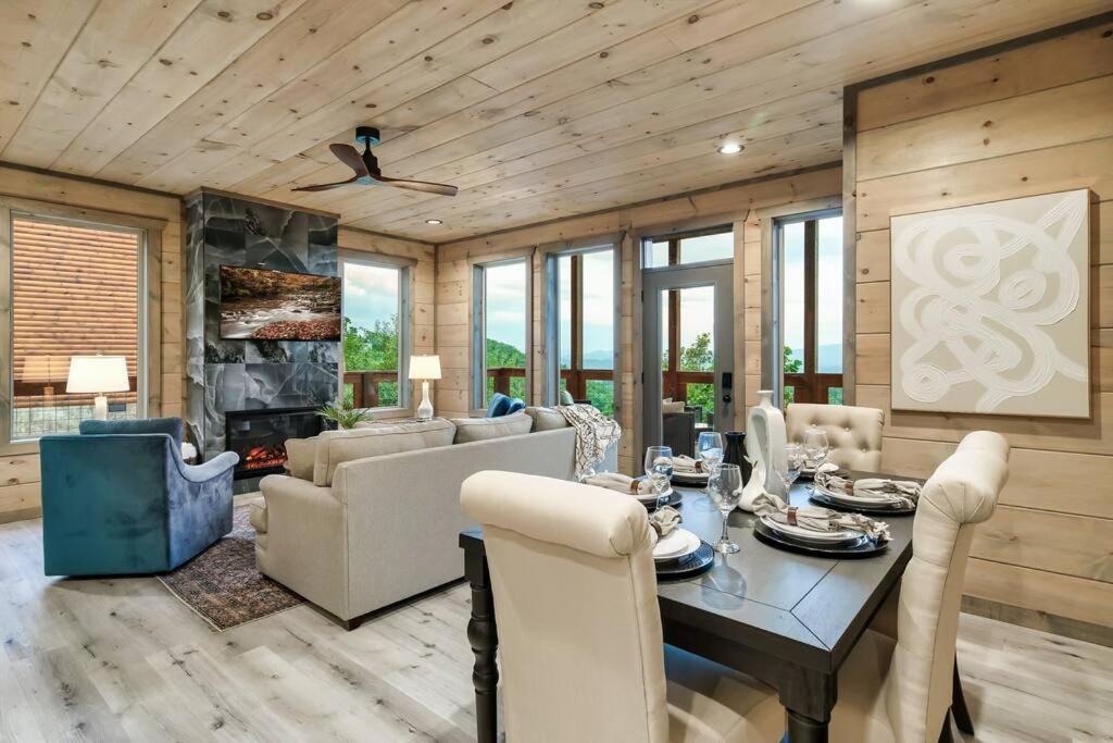 New Luxury Cabin With Stunning Mountainviews,Hottub, Firepit, Fireplace,2 Kingbeds, 2 Covereddecks,Bbqgrill, Shuffleboard And Pool Access سيفيرفيل المظهر الخارجي الصورة