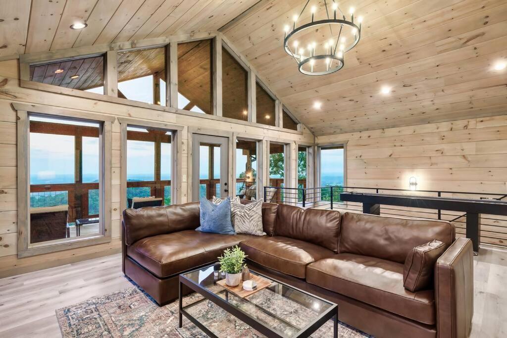 New Luxury Cabin With Stunning Mountainviews,Hottub, Firepit, Fireplace,2 Kingbeds, 2 Covereddecks,Bbqgrill, Shuffleboard And Pool Access سيفيرفيل المظهر الخارجي الصورة