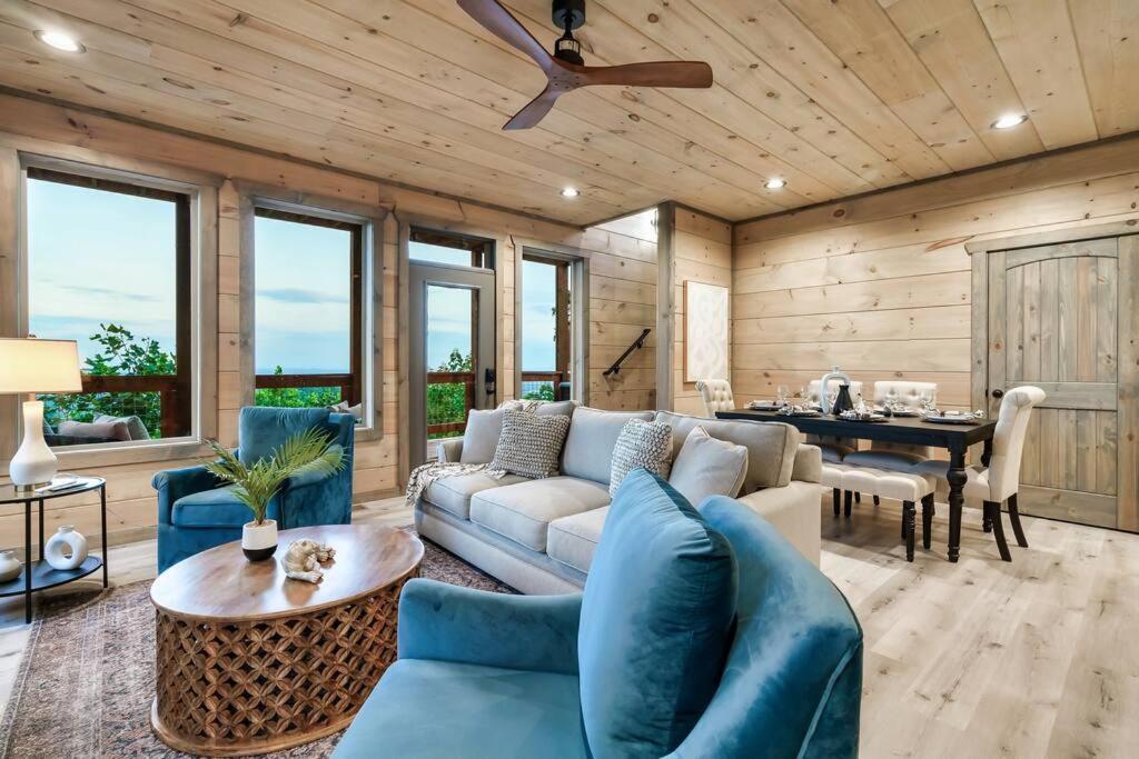 New Luxury Cabin With Stunning Mountainviews,Hottub, Firepit, Fireplace,2 Kingbeds, 2 Covereddecks,Bbqgrill, Shuffleboard And Pool Access سيفيرفيل المظهر الخارجي الصورة