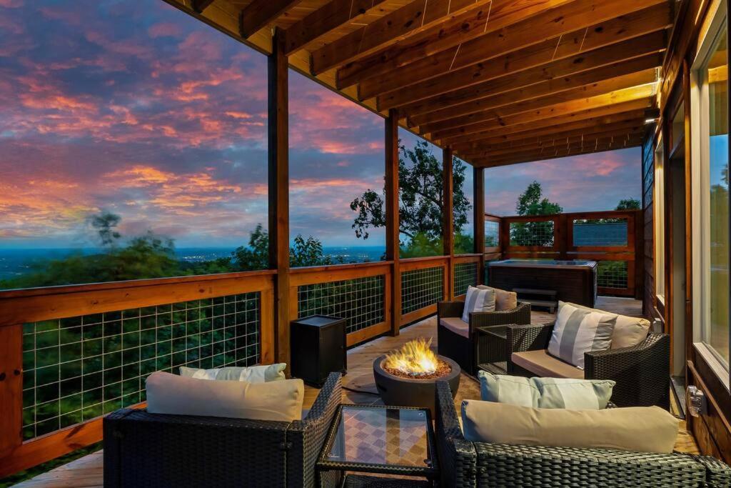 New Luxury Cabin With Stunning Mountainviews,Hottub, Firepit, Fireplace,2 Kingbeds, 2 Covereddecks,Bbqgrill, Shuffleboard And Pool Access سيفيرفيل المظهر الخارجي الصورة