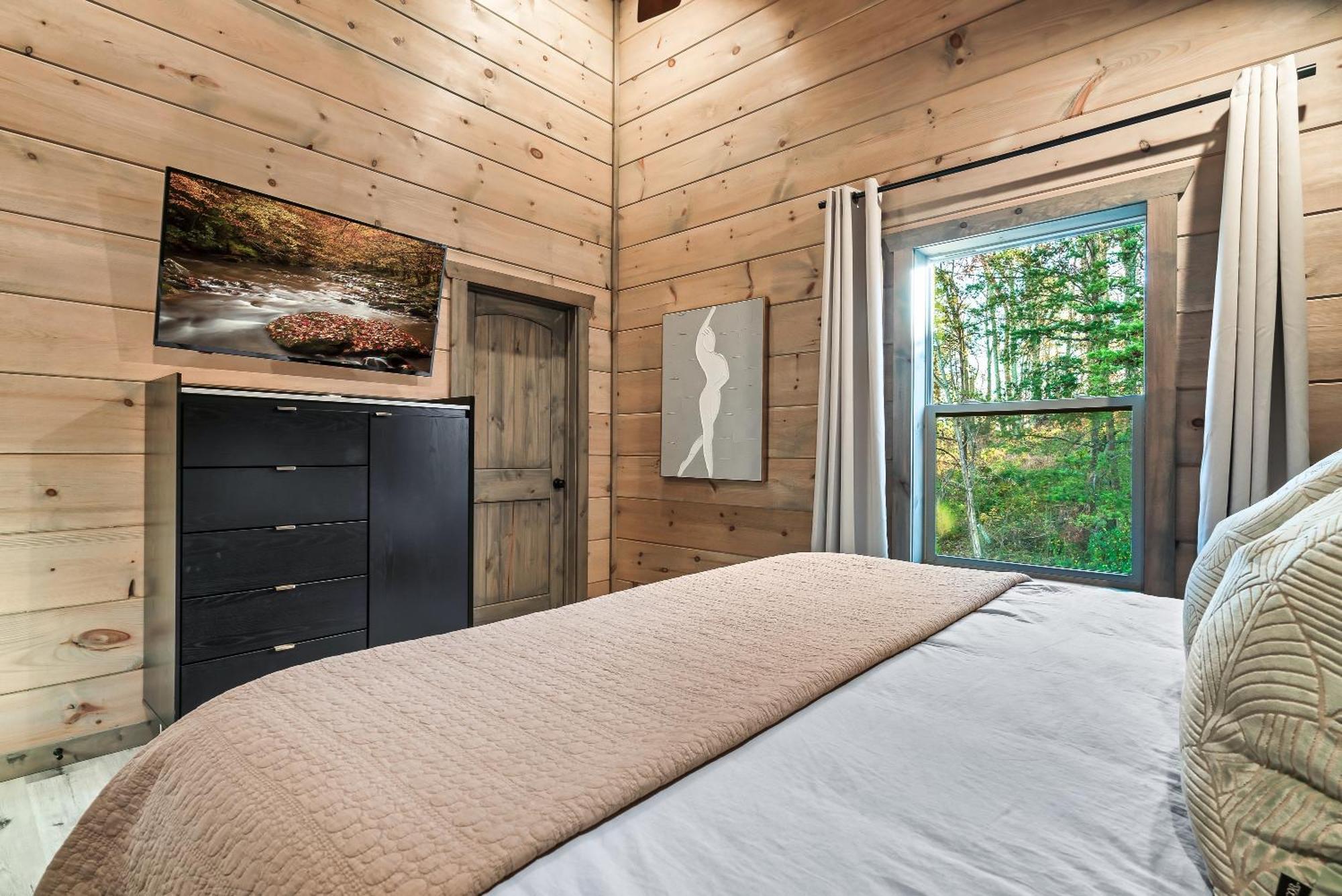 New Luxury Cabin With Stunning Mountainviews,Hottub, Firepit, Fireplace,2 Kingbeds, 2 Covereddecks,Bbqgrill, Shuffleboard And Pool Access سيفيرفيل المظهر الخارجي الصورة