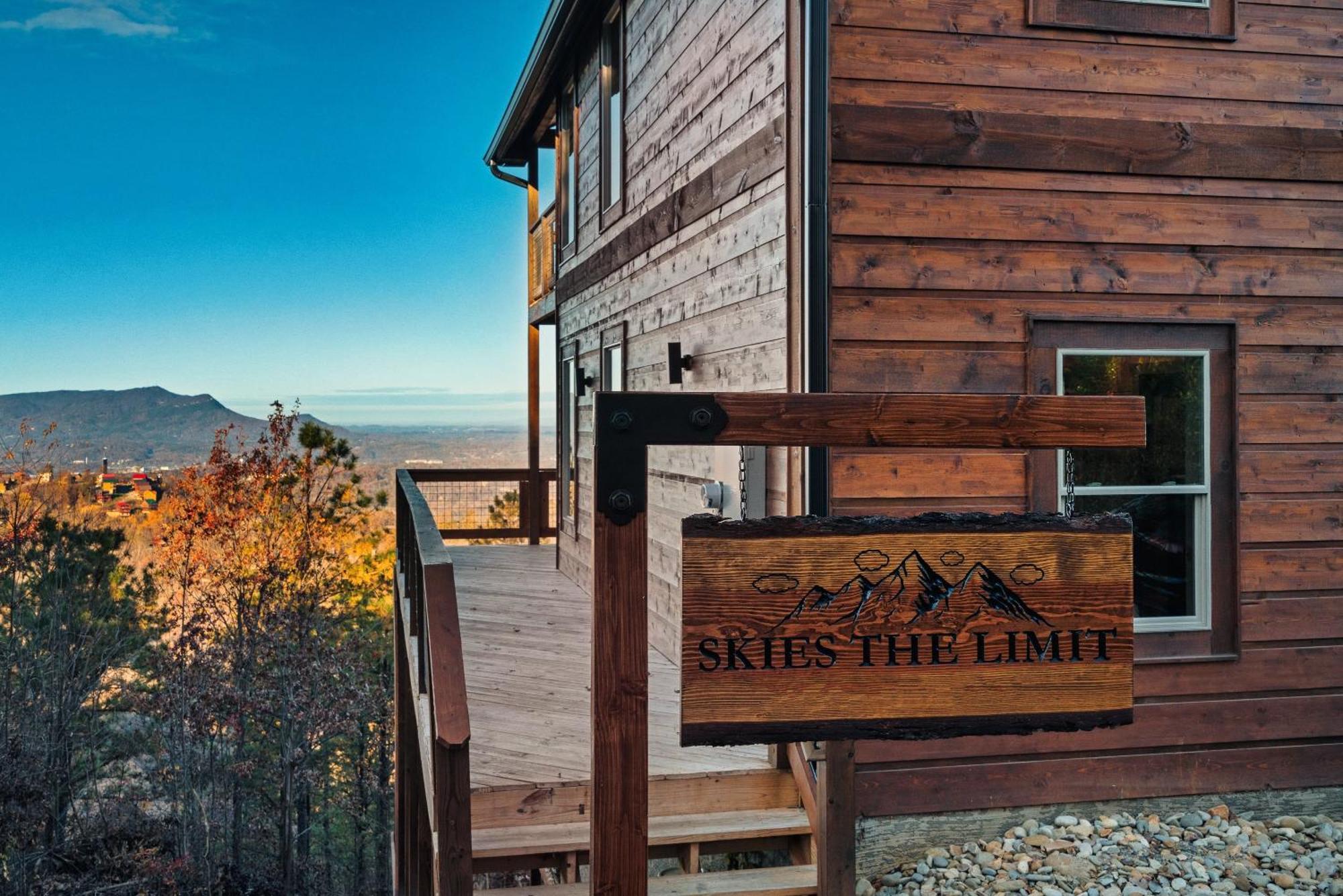 New Luxury Cabin With Stunning Mountainviews,Hottub, Firepit, Fireplace,2 Kingbeds, 2 Covereddecks,Bbqgrill, Shuffleboard And Pool Access سيفيرفيل المظهر الخارجي الصورة