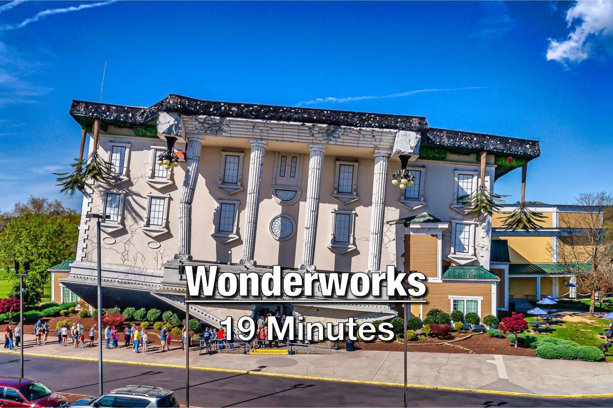 New Luxury Cabin With Stunning Mountainviews,Hottub, Firepit, Fireplace,2 Kingbeds, 2 Covereddecks,Bbqgrill, Shuffleboard And Pool Access سيفيرفيل المظهر الخارجي الصورة