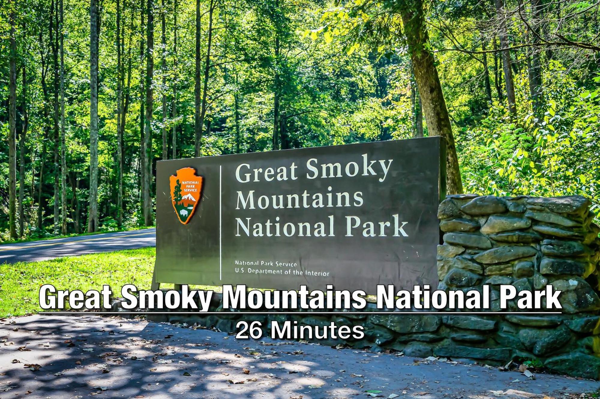 New Luxury Cabin With Stunning Mountainviews,Hottub, Firepit, Fireplace,2 Kingbeds, 2 Covereddecks,Bbqgrill, Shuffleboard And Pool Access سيفيرفيل المظهر الخارجي الصورة